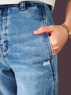 The Relaxed Straight Jean
